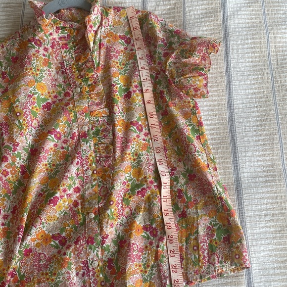 J.Crew Button Up ruffle Shirt in Liberty Margaret Annie Cottage Print. Size 2 - Picture 7 of 8